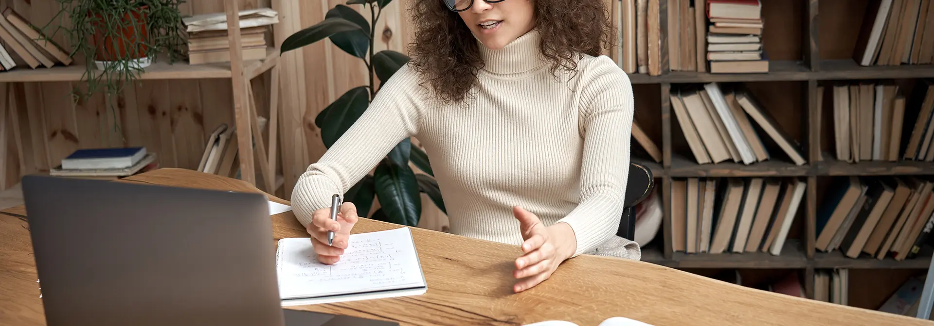 Girl studying at a desk on a laptop