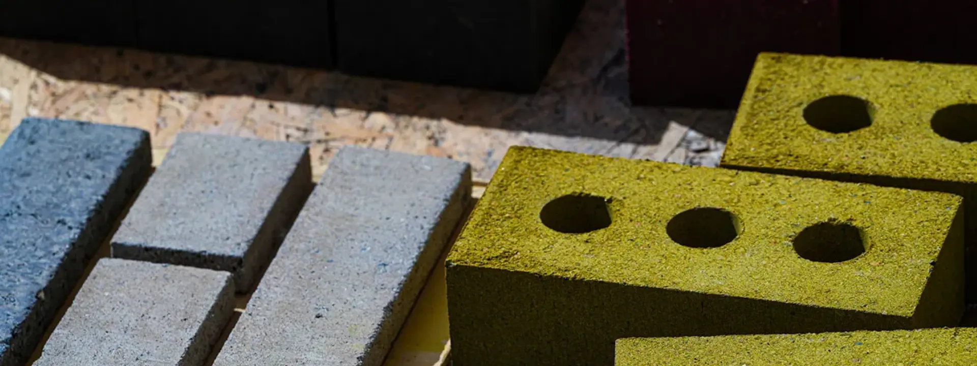 Multicoloured environmentally friendly bricks