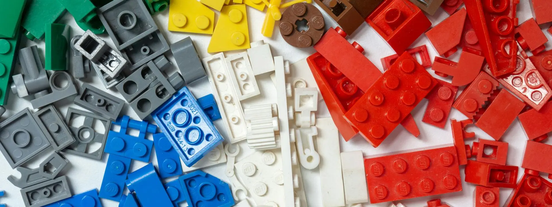 Building blocks in various colours