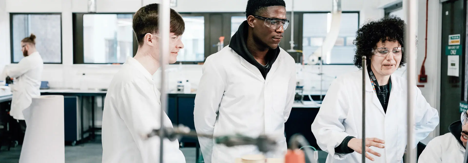 Students listen to a lecturer in a laboratory