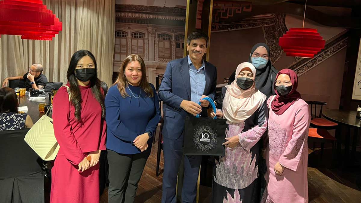 Professor Mushtak at Iftar dinner alongside media guests